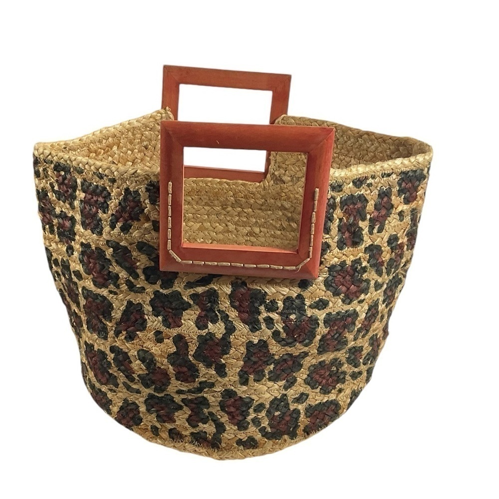 Stylish Alba Jute Tote Bag with Wooden Handles Leopard Print - Picture 4 of 16